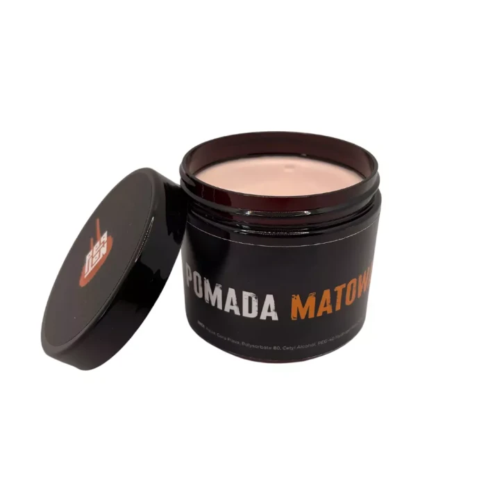 není špatná matná pomáda na vlasy