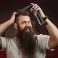 pánský lak na vlasy s orientální vůní.webp
